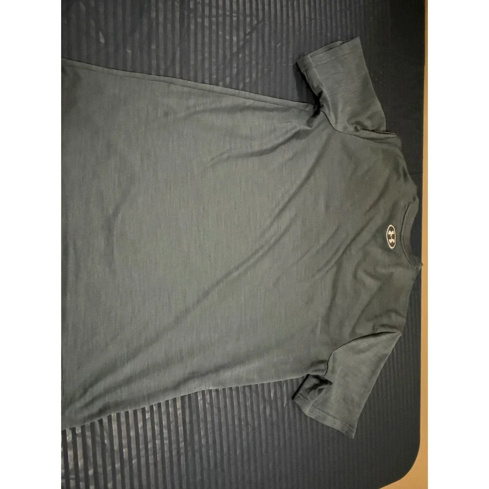 Under Armour Boys 3 Piece Lot HeatGear Graphic Tees and Jogger Pants Size Medium